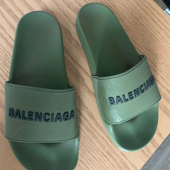 Balenciaga men’s pool slide sandals